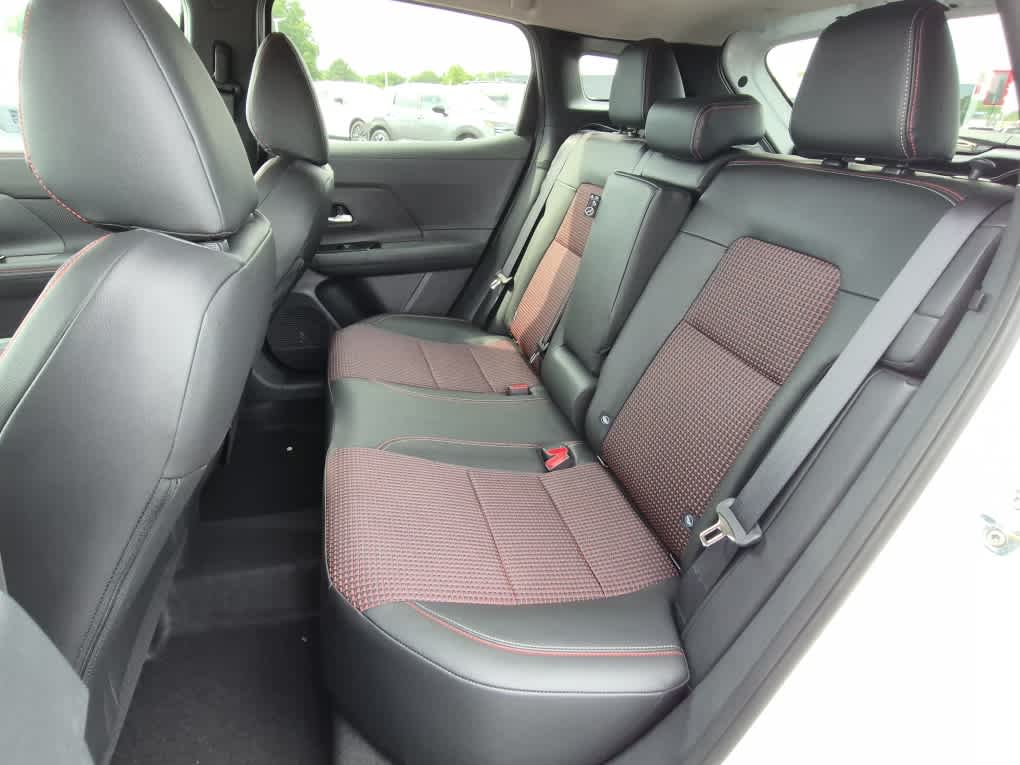 2026 Nissan Kicks SR - Aspen White Tricoat/Super Black exterior view 7