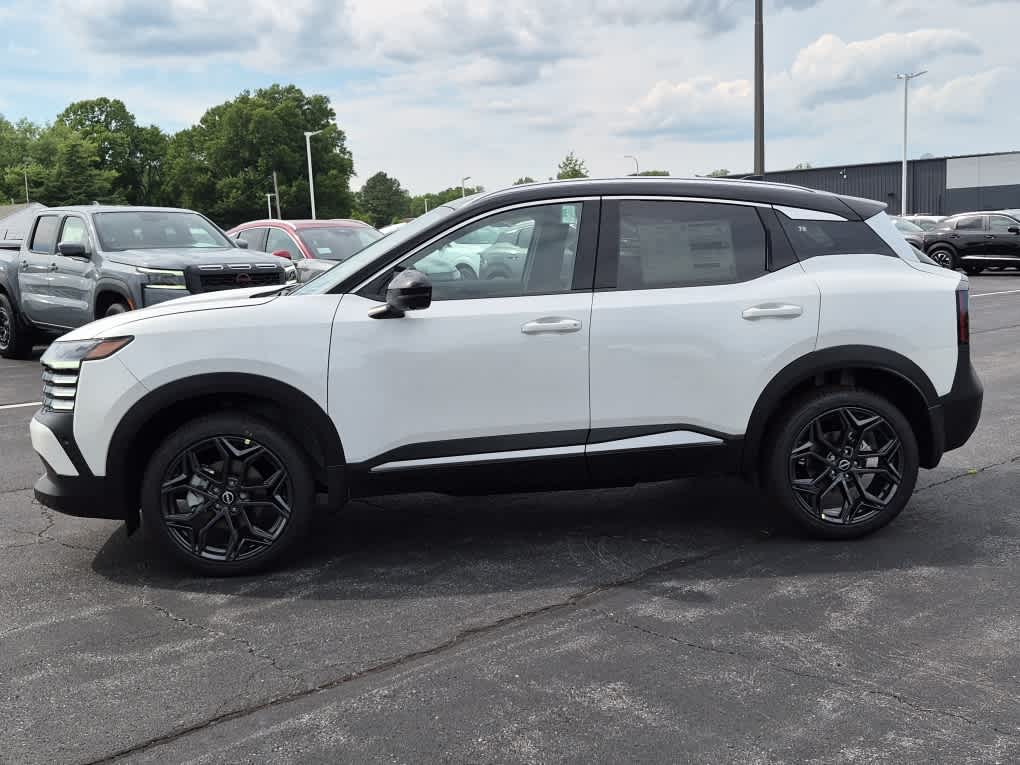 2026 Nissan Kicks SR - Aspen White Tricoat/Super Black exterior view 5