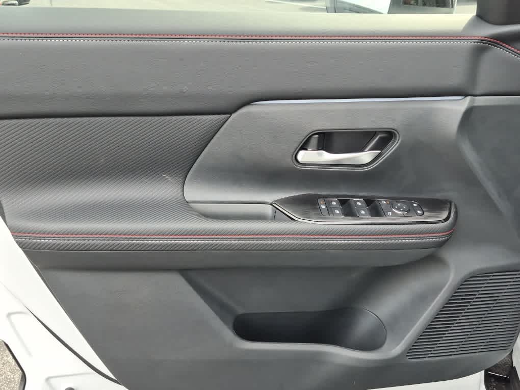 2026 Nissan Kicks SR - Aspen White Tricoat/Super Black exterior view 9