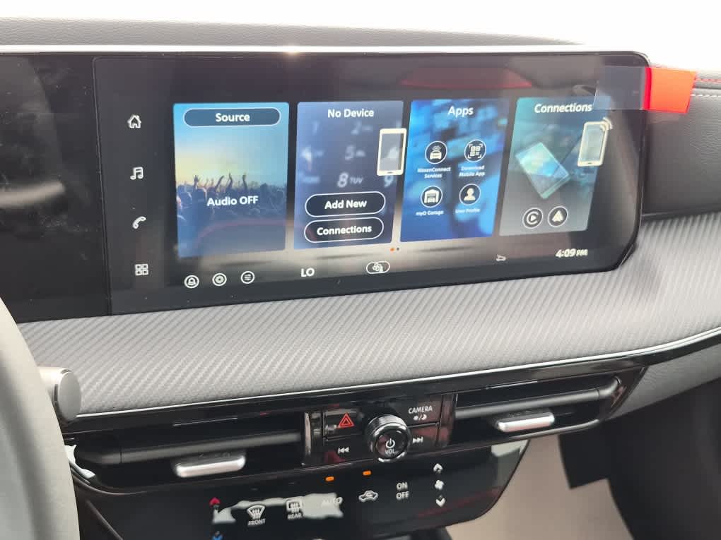 2026 Nissan Kicks SR - Aspen White Tricoat/Super Black exterior view 13