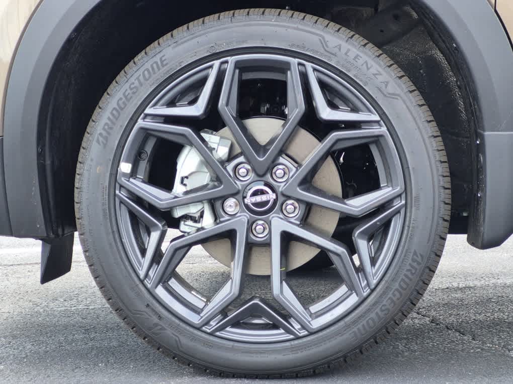 2026 Nissan Kicks SR - Canyon Bronze Metallic exterior view 6