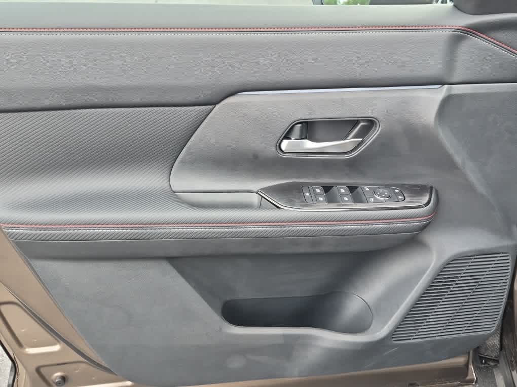 2026 Nissan Kicks SR - Canyon Bronze Metallic exterior view 9