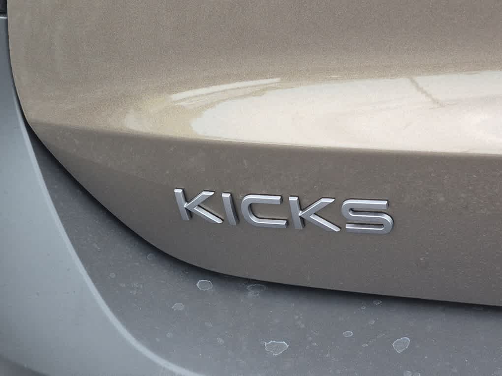 2026 Nissan Kicks SR - Canyon Bronze Metallic exterior view 17