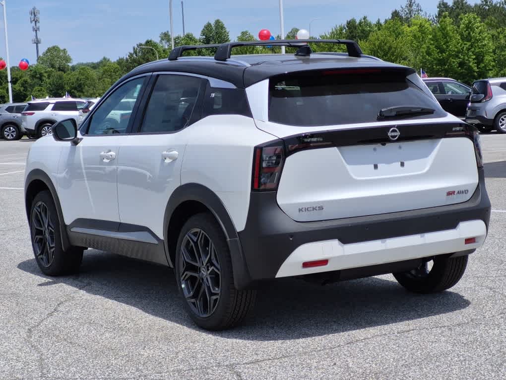 2026 Nissan Kicks SR - Aspen White Tricoat/Super Black exterior view 4