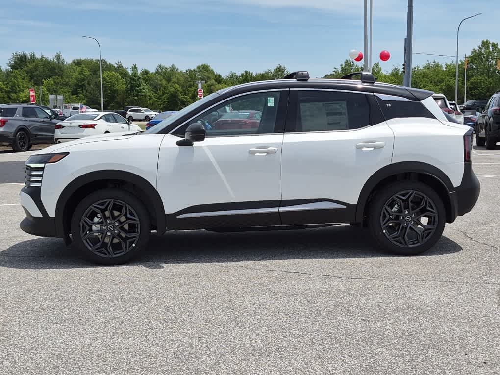 2026 Nissan Kicks SR - Aspen White Tricoat/Super Black exterior view 5
