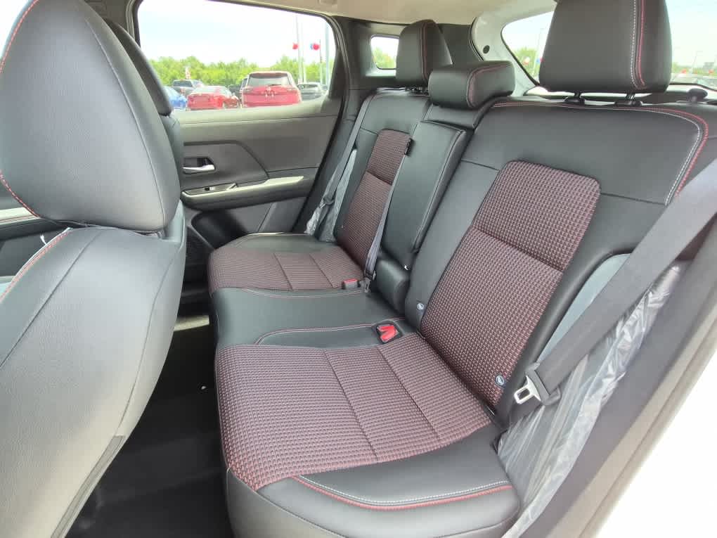2026 Nissan Kicks SR - Aspen White Tricoat/Super Black exterior view 7
