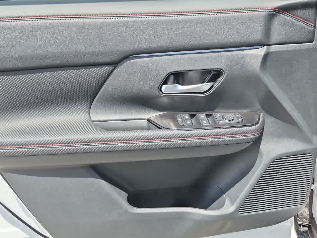 2026 Nissan Kicks SR - Aspen White Tricoat/Super Black exterior view 9