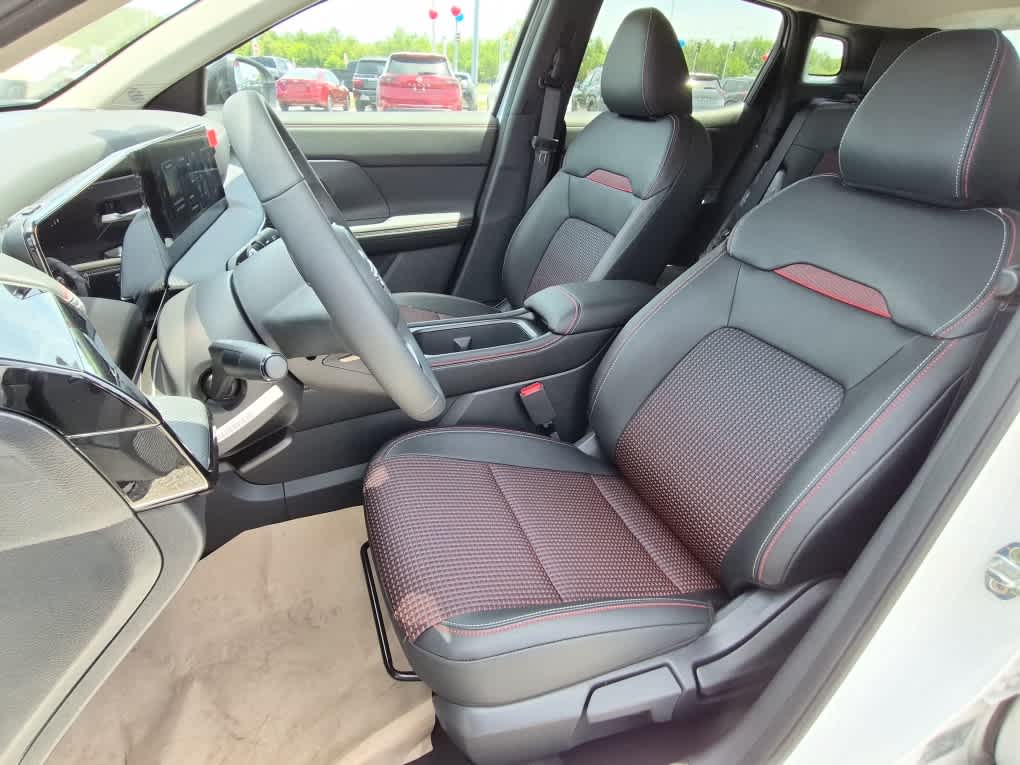 2026 Nissan Kicks SR - Aspen White Tricoat/Super Black exterior view 10