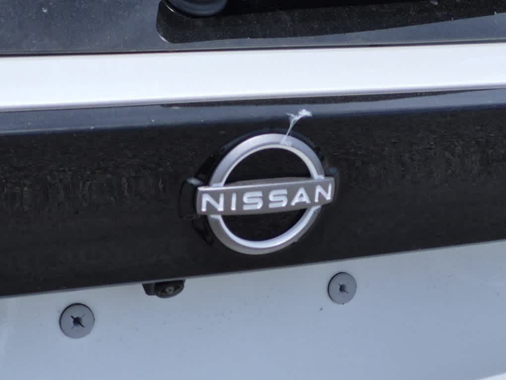 2026 Nissan Kicks SR - Aspen White Tricoat/Super Black exterior view 17