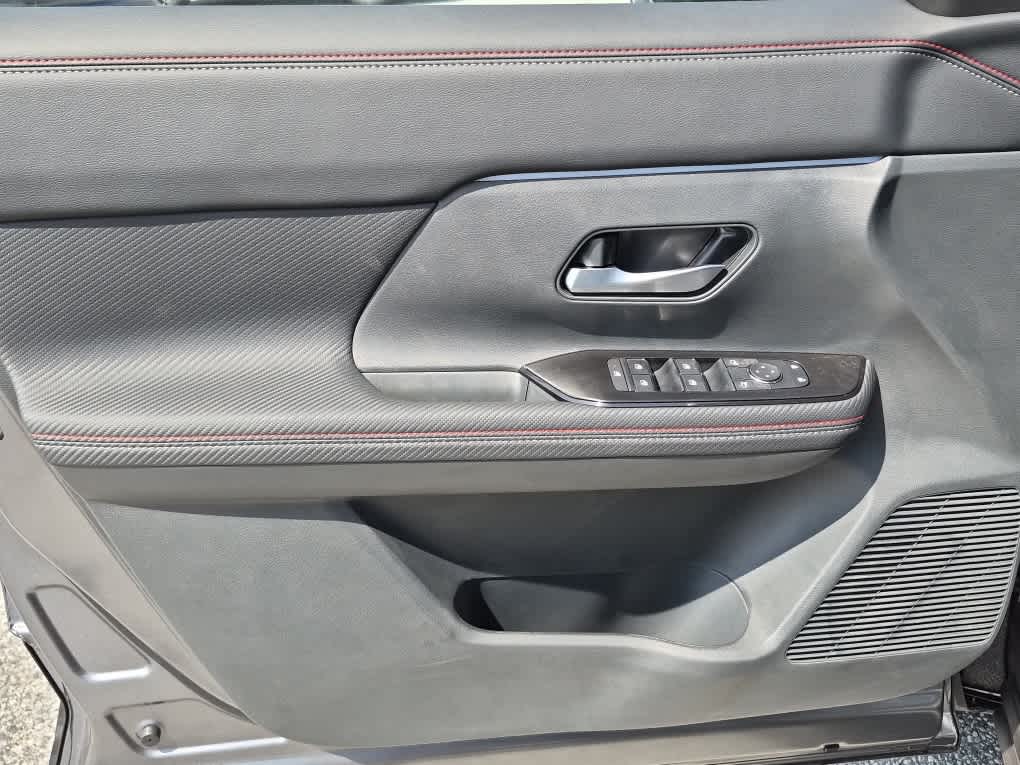 2026 Nissan Kicks SR - Gun Metallic/Scarlet Ember Tintcoat exterior view 9
