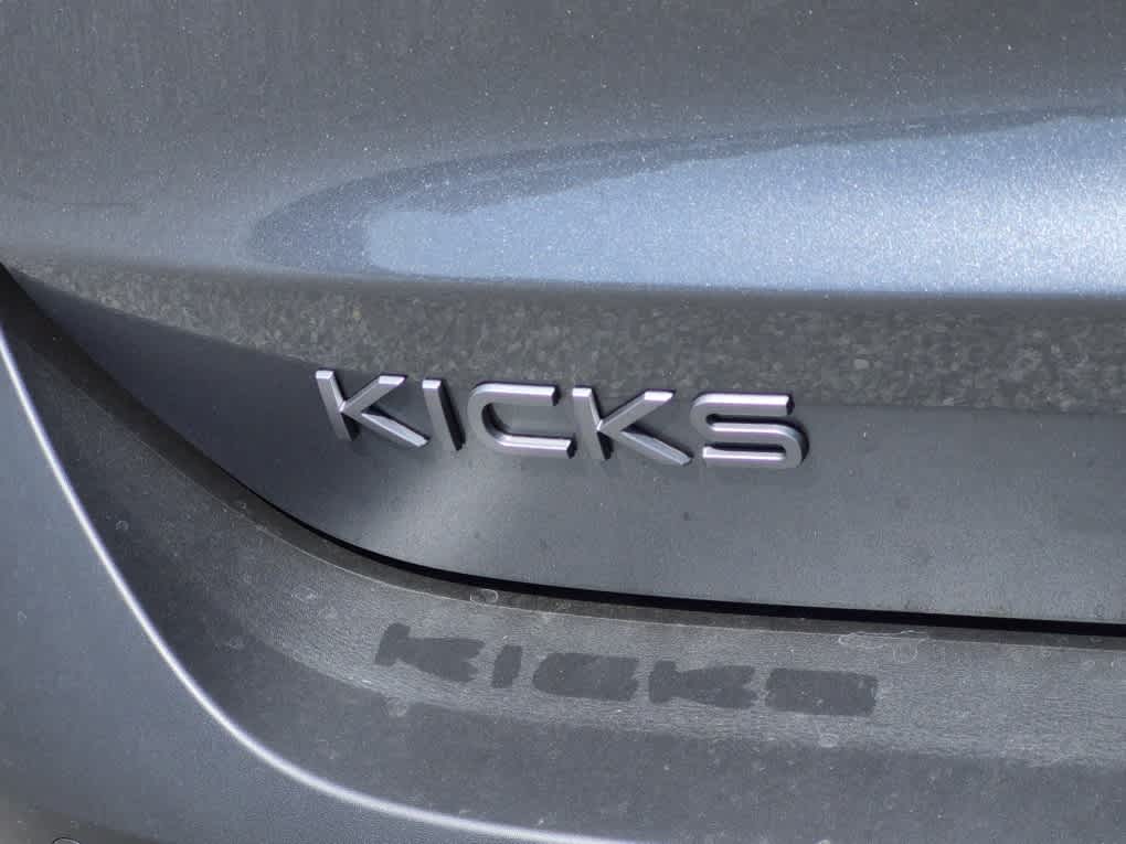 2026 Nissan Kicks SR - Gun Metallic/Scarlet Ember Tintcoat exterior view 16
