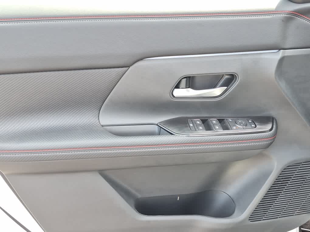 2026 Nissan Kicks SR - Aspen White Tricoat exterior view 9