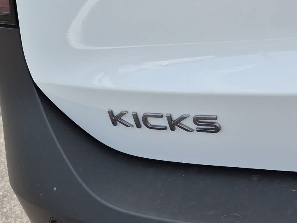 2026 Nissan Kicks SR - Aspen White Tricoat exterior view 17