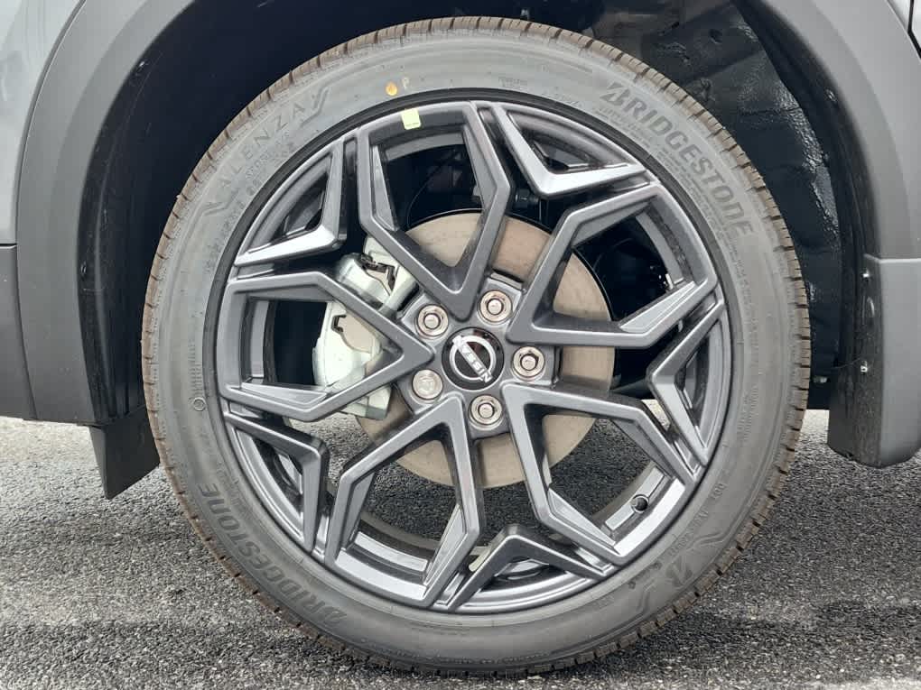 2026 Nissan Kicks SR - Gun Metallic exterior view 6