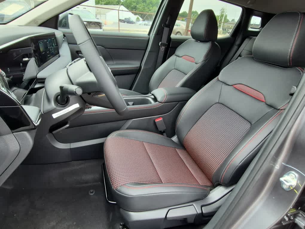 2026 Nissan Kicks SR - Gun Metallic exterior view 10