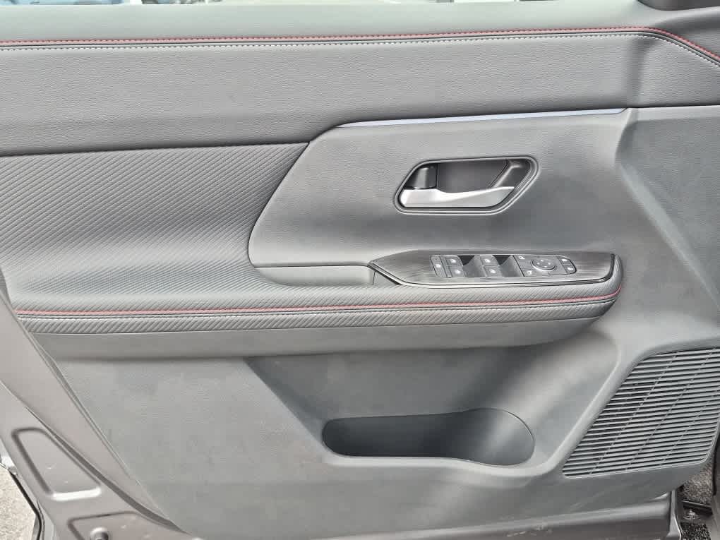 2026 Nissan Kicks SR - Gun Metallic exterior view 9