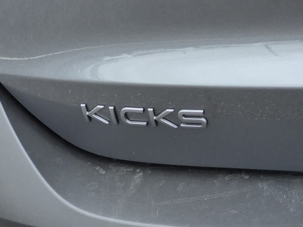 2026 Nissan Kicks SR - Gun Metallic exterior view 18