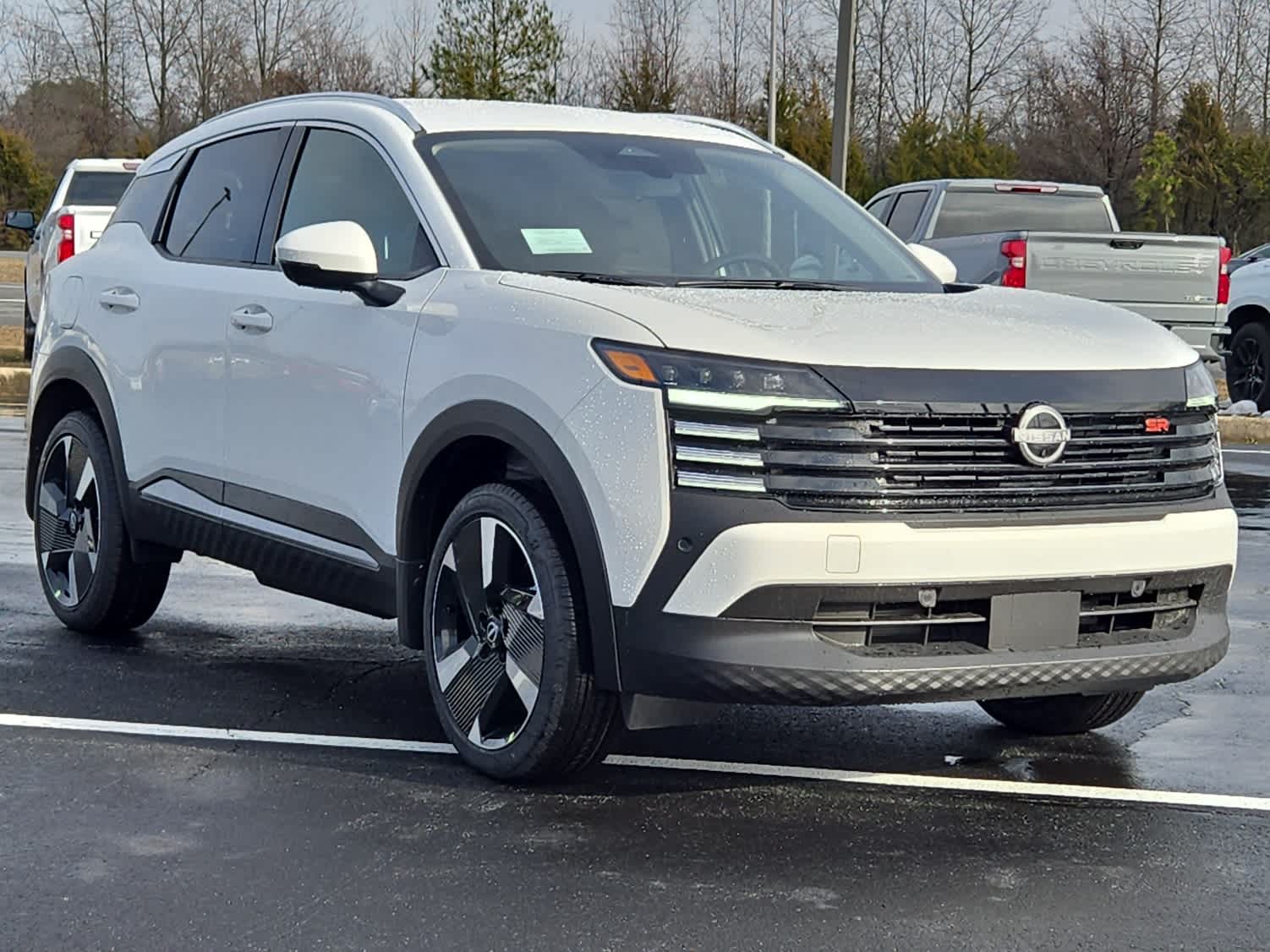 2025 Nissan Kicks SR - Aspen White Tricoat exterior view 2