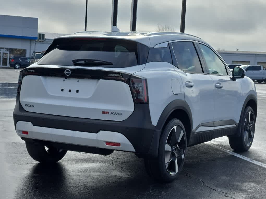 2025 Nissan Kicks SR - Aspen White Tricoat exterior view 3
