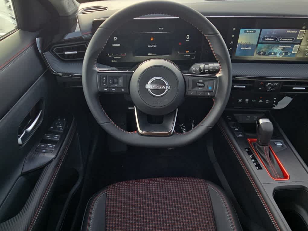 2025 Nissan Kicks SR - Aspen White Tricoat exterior view 8