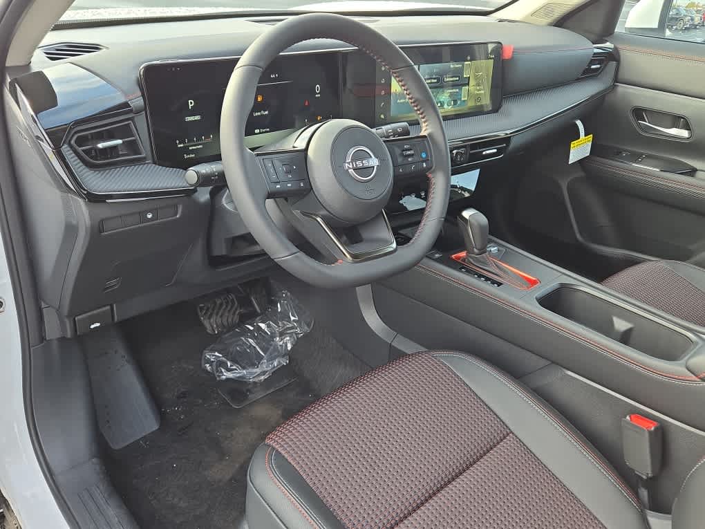 2025 Nissan Kicks SR - Aspen White Tricoat exterior view 11