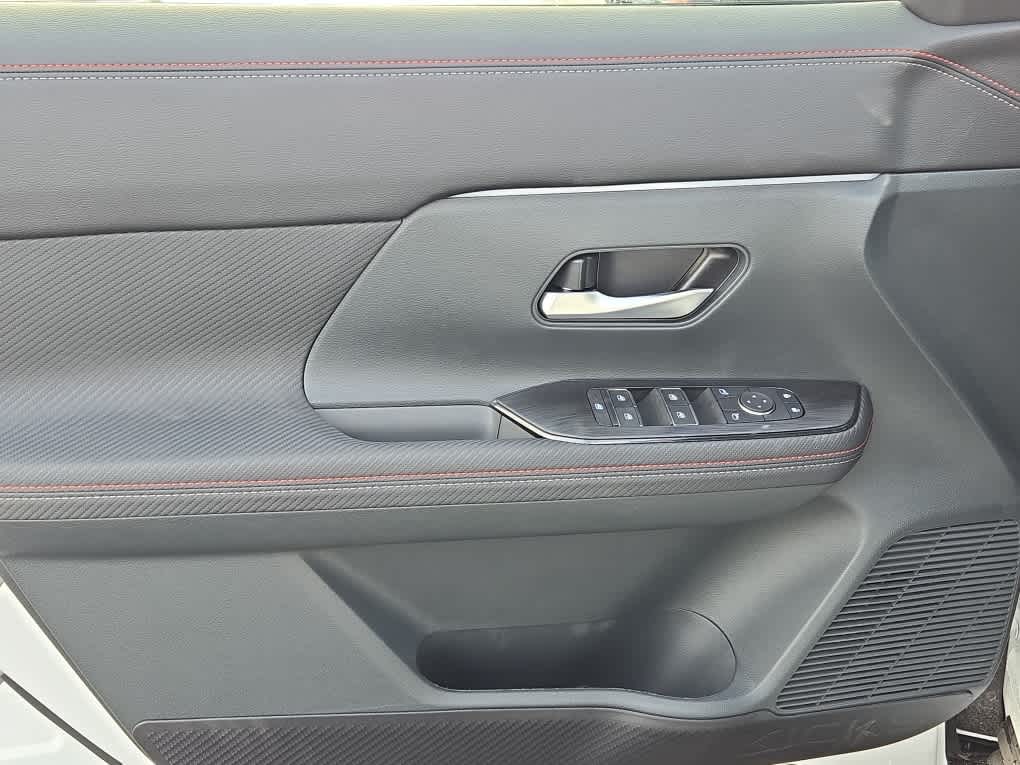 2025 Nissan Kicks SR - Aspen White Tricoat exterior view 9