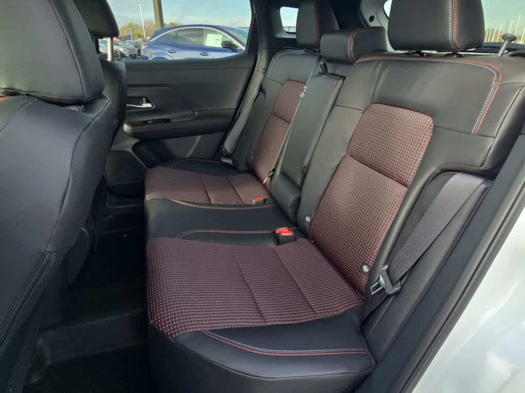 2025 Nissan Kicks SR - Aspen White Tricoat exterior view 7