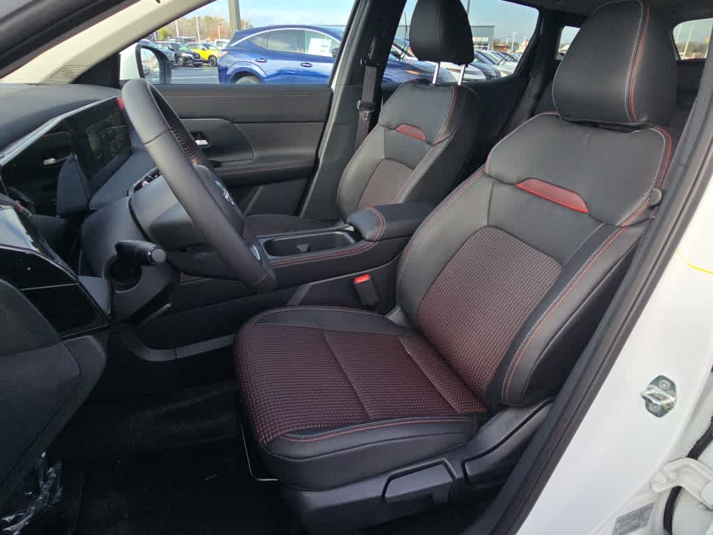 2025 Nissan Kicks SR - Aspen White Tricoat exterior view 10