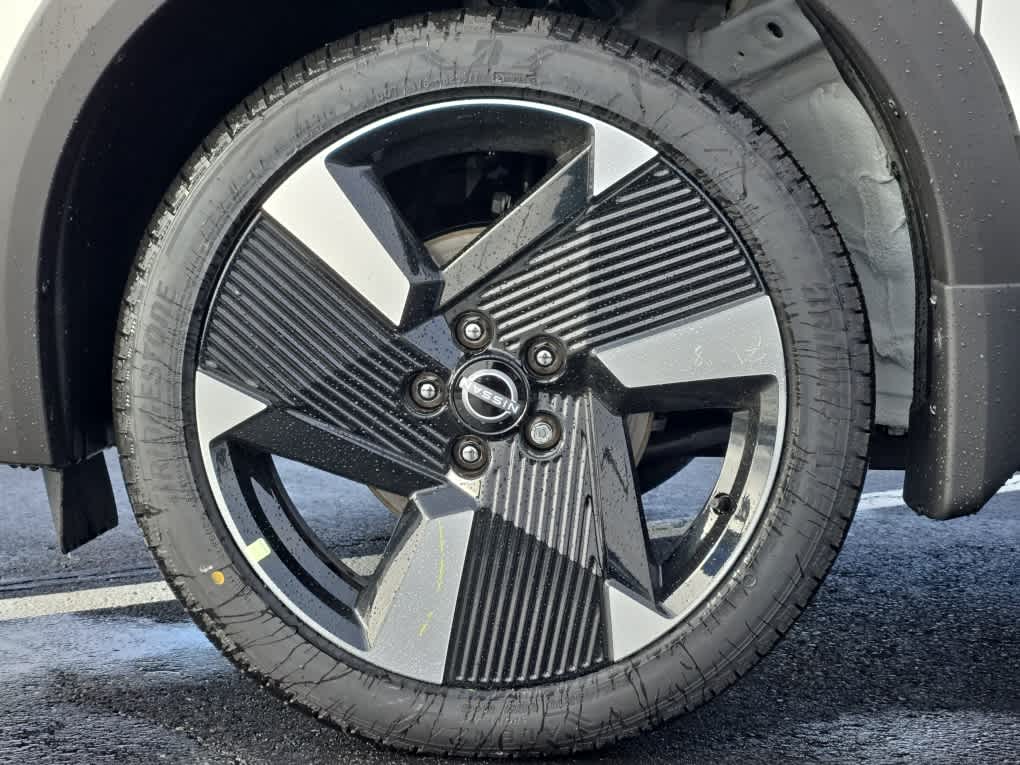 2025 Nissan Kicks SR - Aspen White Tricoat exterior view 6