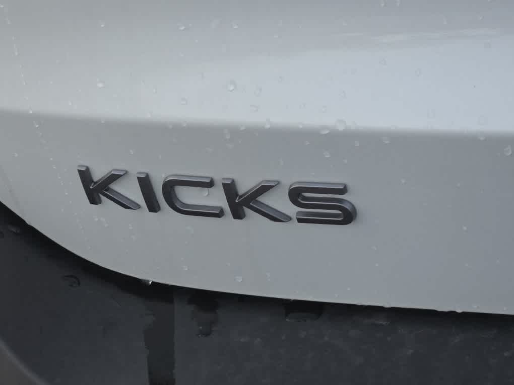 2025 Nissan Kicks SR - Aspen White Tricoat exterior view 17