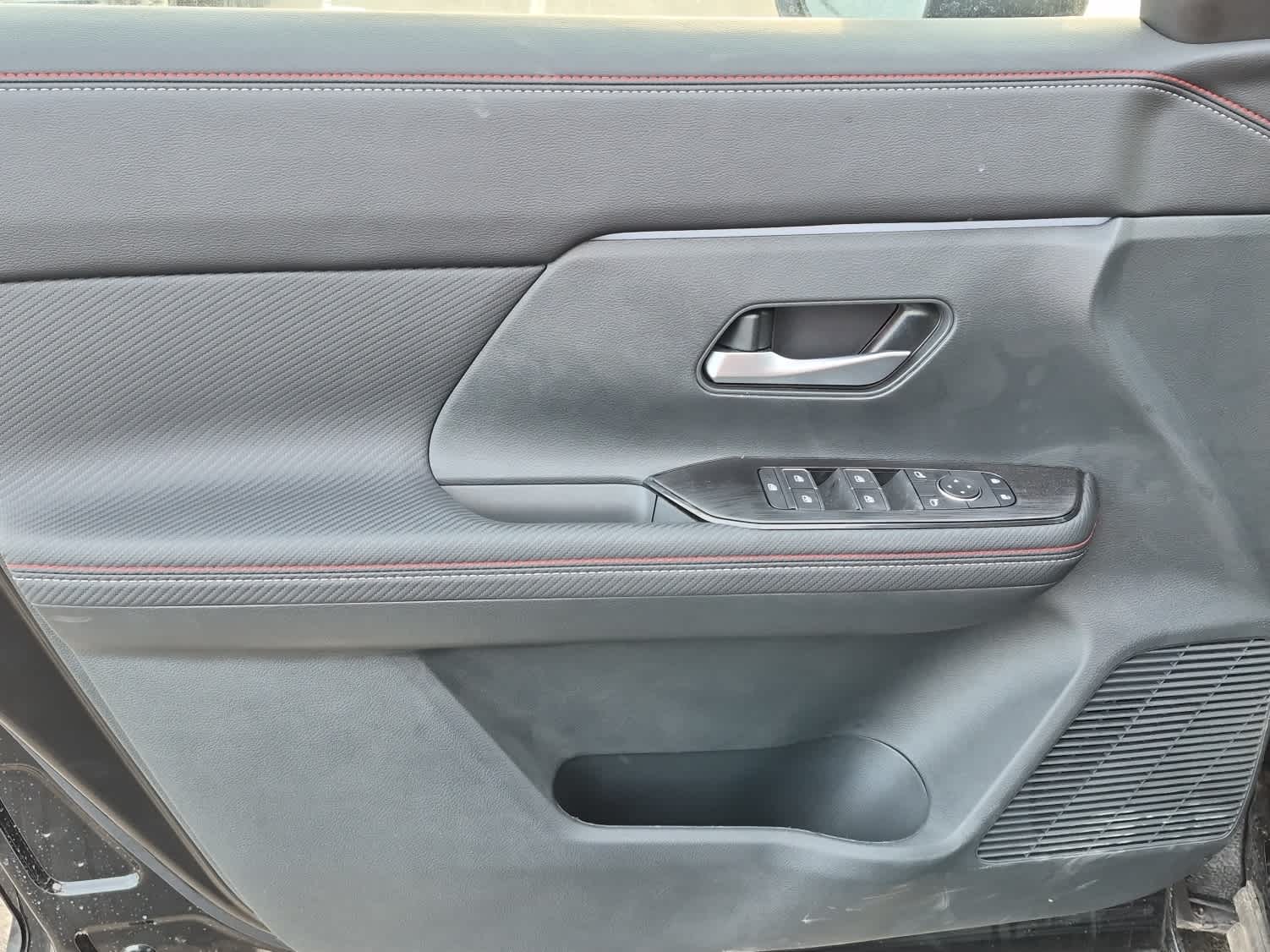 2026 Nissan Kicks SR - Super Black exterior view 9