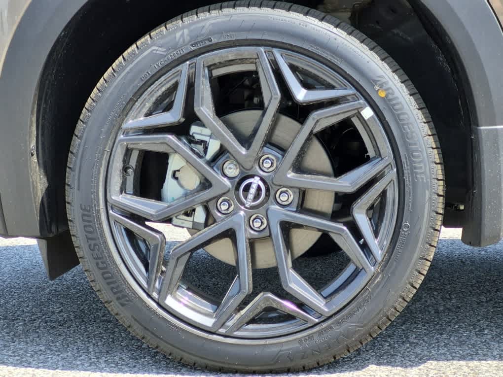 2026 Nissan Kicks SR - Canyon Bronze Metallic exterior view 6
