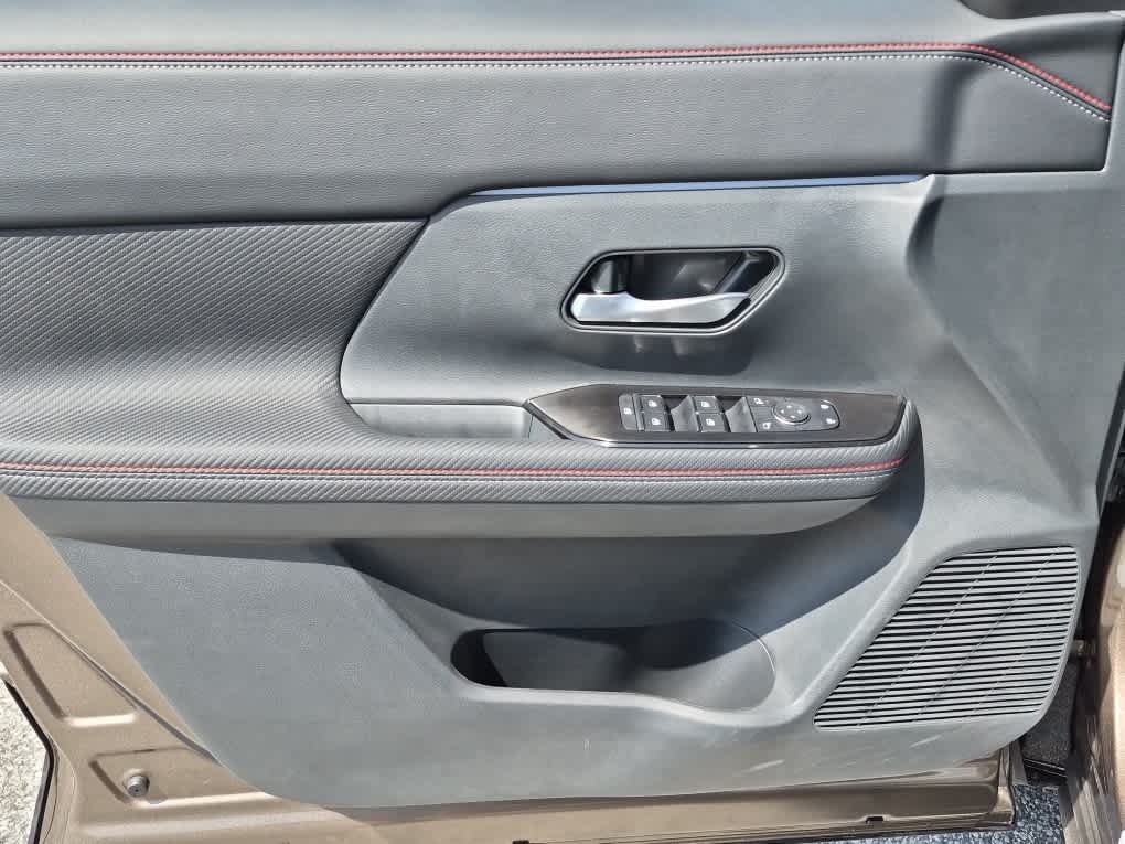 2026 Nissan Kicks SR - Canyon Bronze Metallic exterior view 9