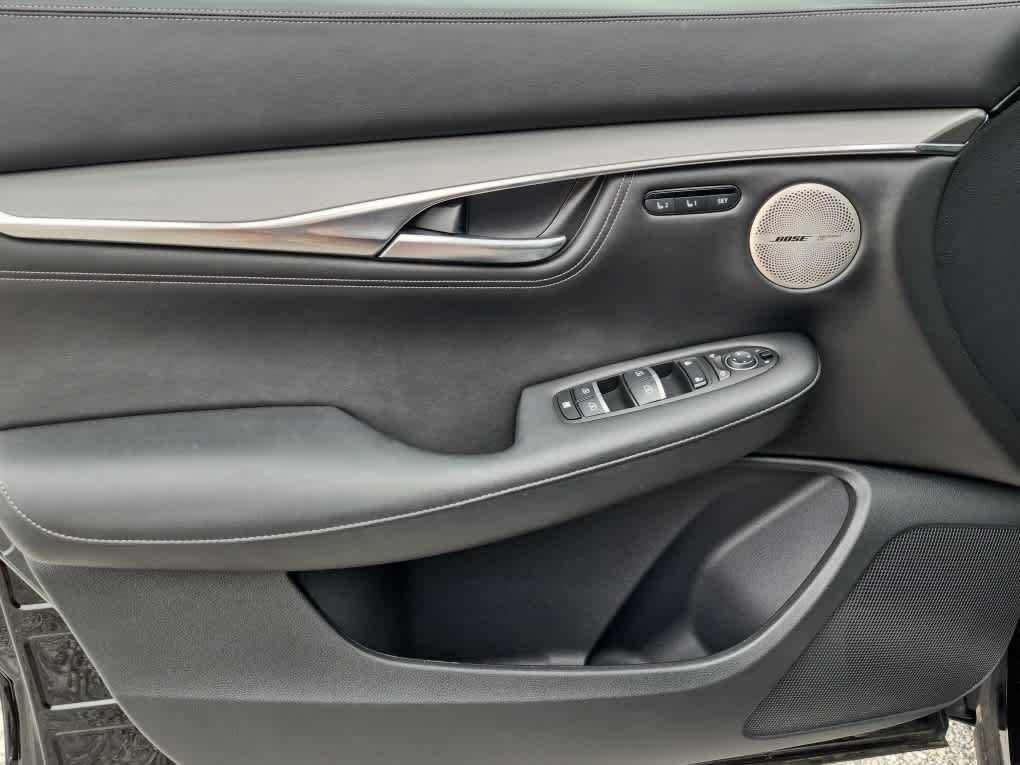 2023 INFINITI QX55 ESSENTIAL - Black Obsidian exterior view 9