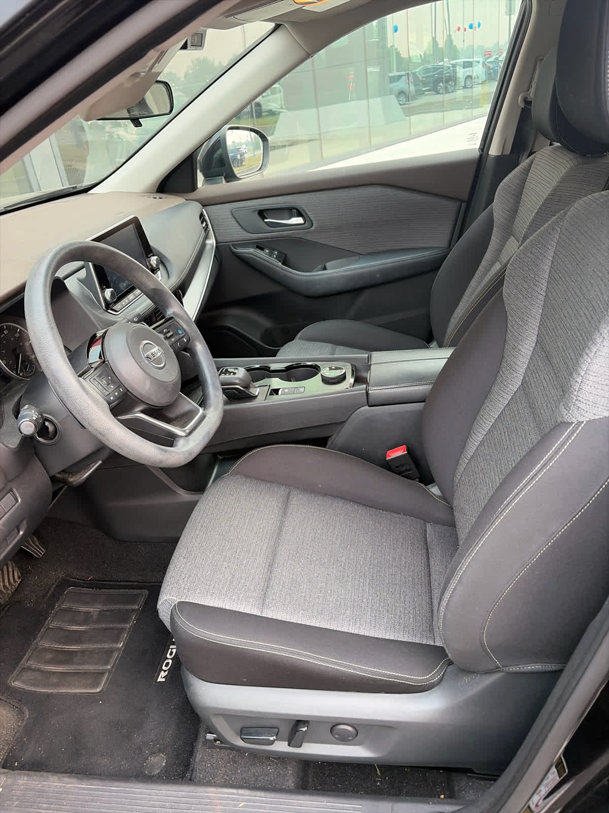 2021 Nissan Rogue SV - Super Black exterior view 4