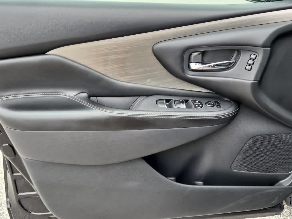 2018 Nissan Murano Platinum - Magnetic Black Metallic exterior view 10