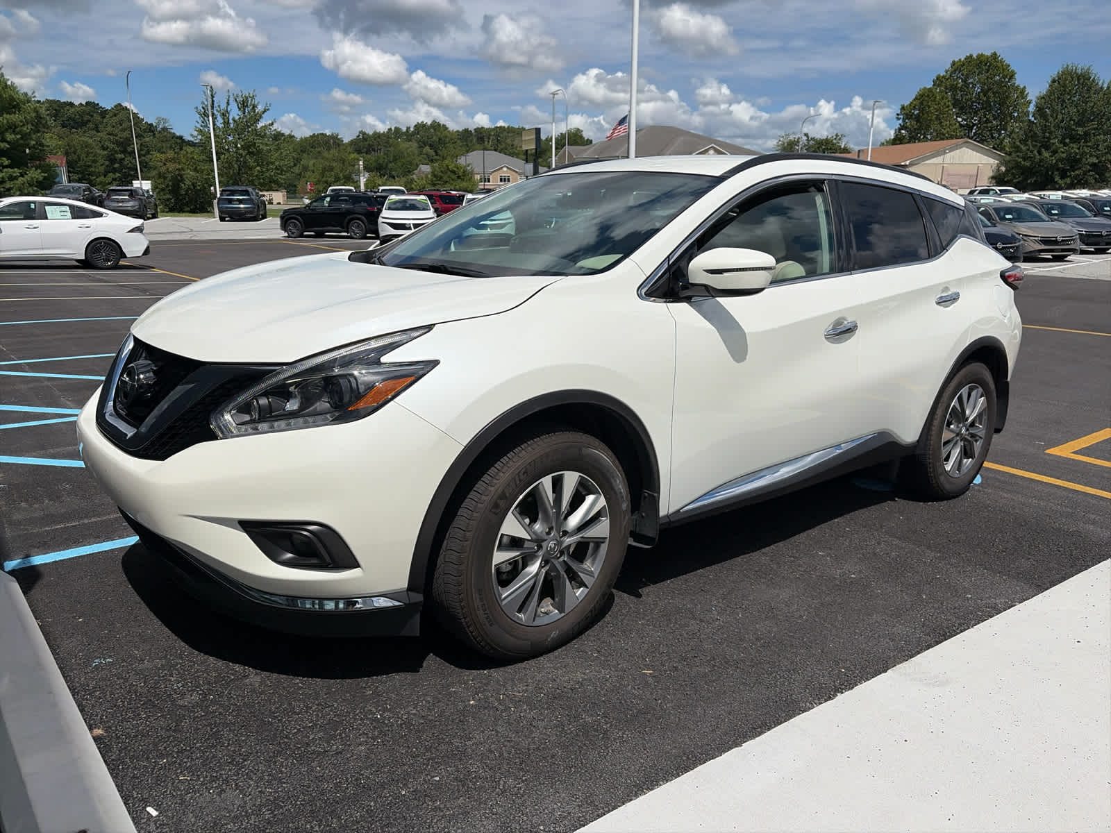 2018 Nissan Murano SV - Pearl White exterior view 1