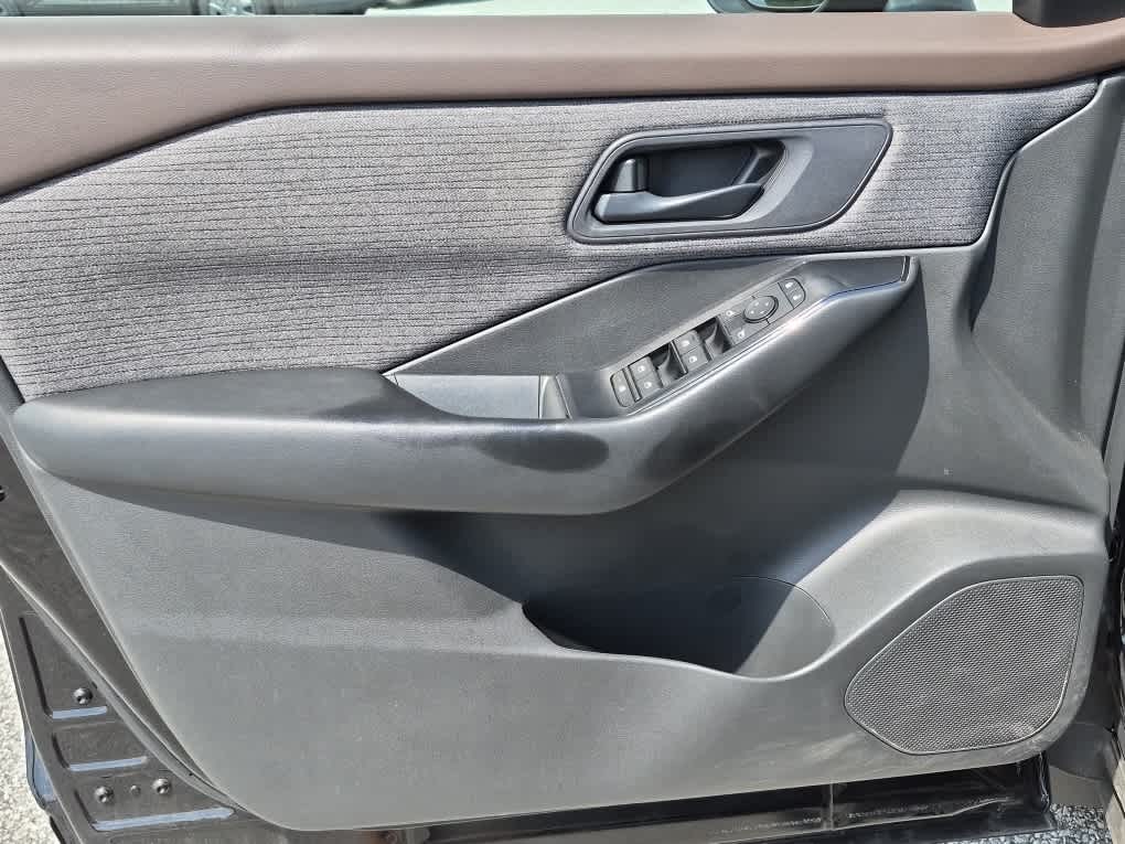 2023 Nissan Rogue S - Super Black exterior view 9