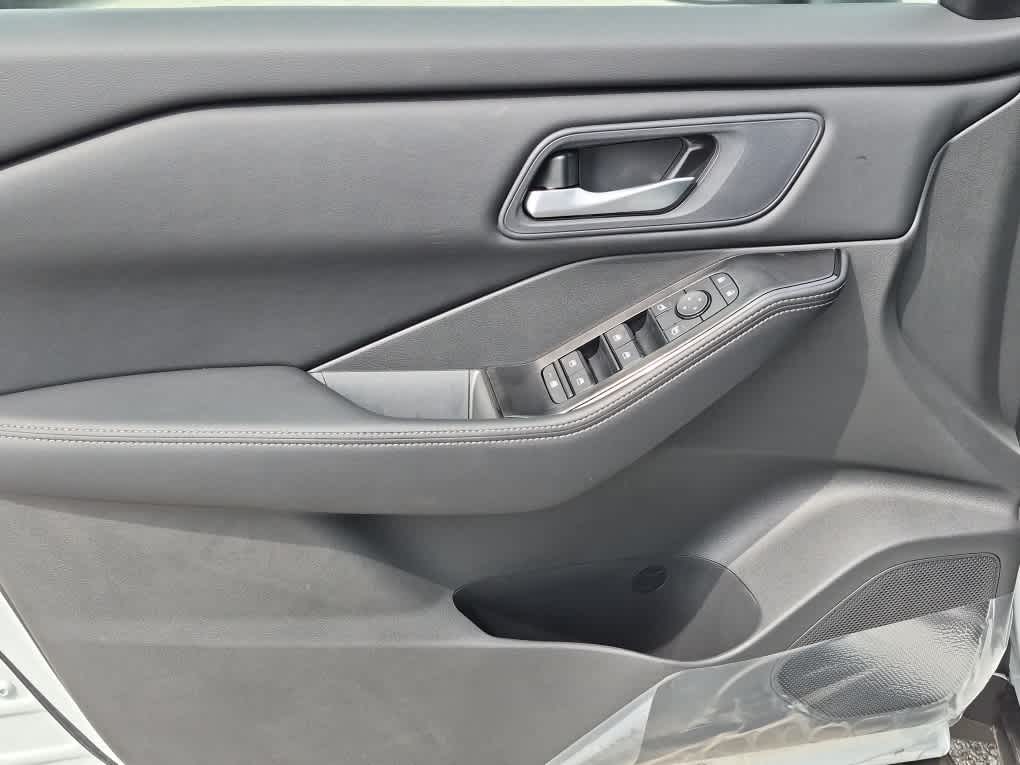 2026 Nissan Rogue SV - Everest White Pearl Tricoat exterior view 9