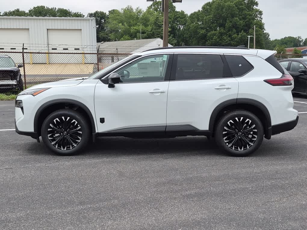 2026 Nissan Rogue Dark Armor - Everest White Pearl Tricoat exterior view 5