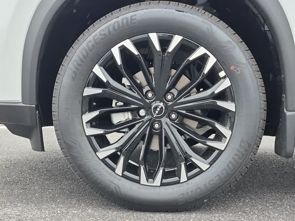 2026 Nissan Rogue Dark Armor - Everest White Pearl Tricoat exterior view 6
