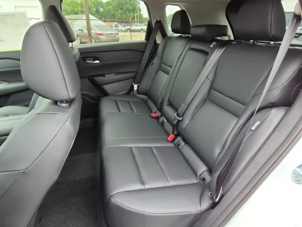 2026 Nissan Rogue Dark Armor - Everest White Pearl Tricoat exterior view 7