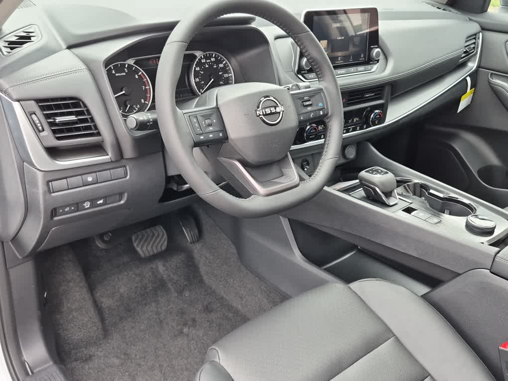2026 Nissan Rogue Dark Armor - Everest White Pearl Tricoat exterior view 11