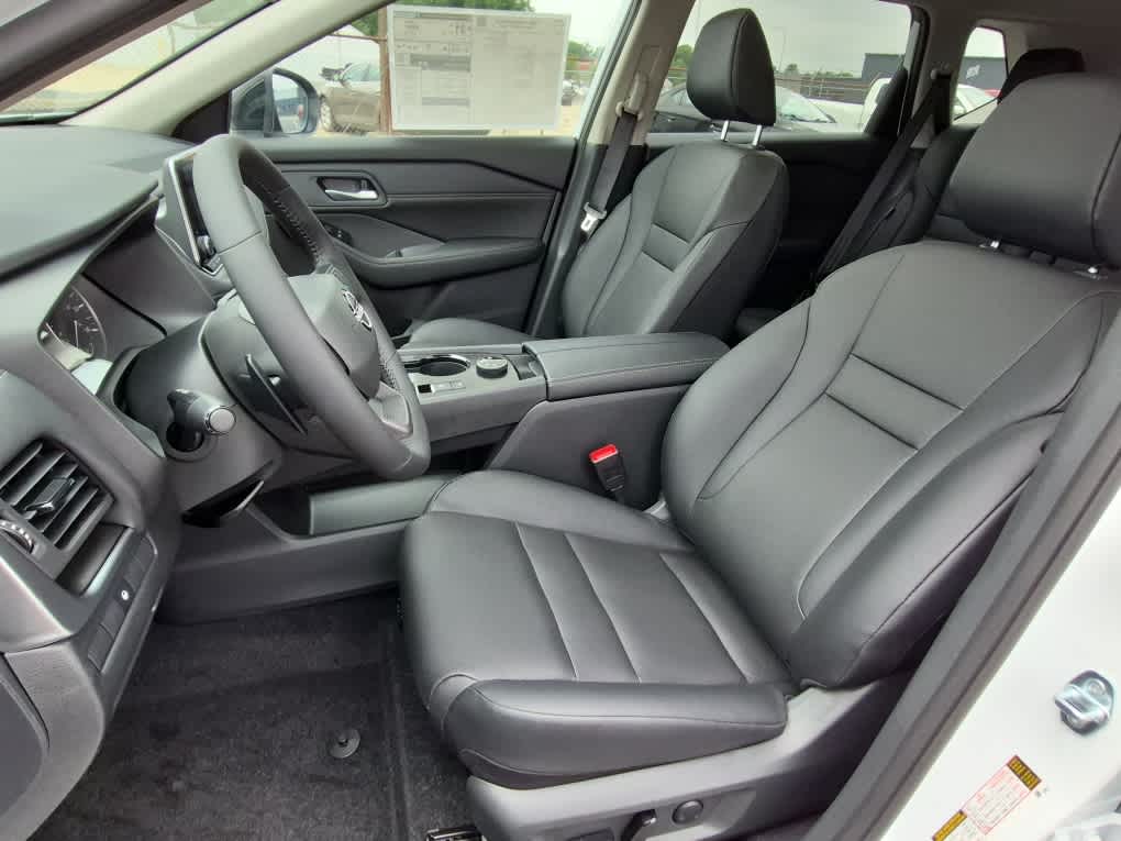 2026 Nissan Rogue Dark Armor - Everest White Pearl Tricoat exterior view 10
