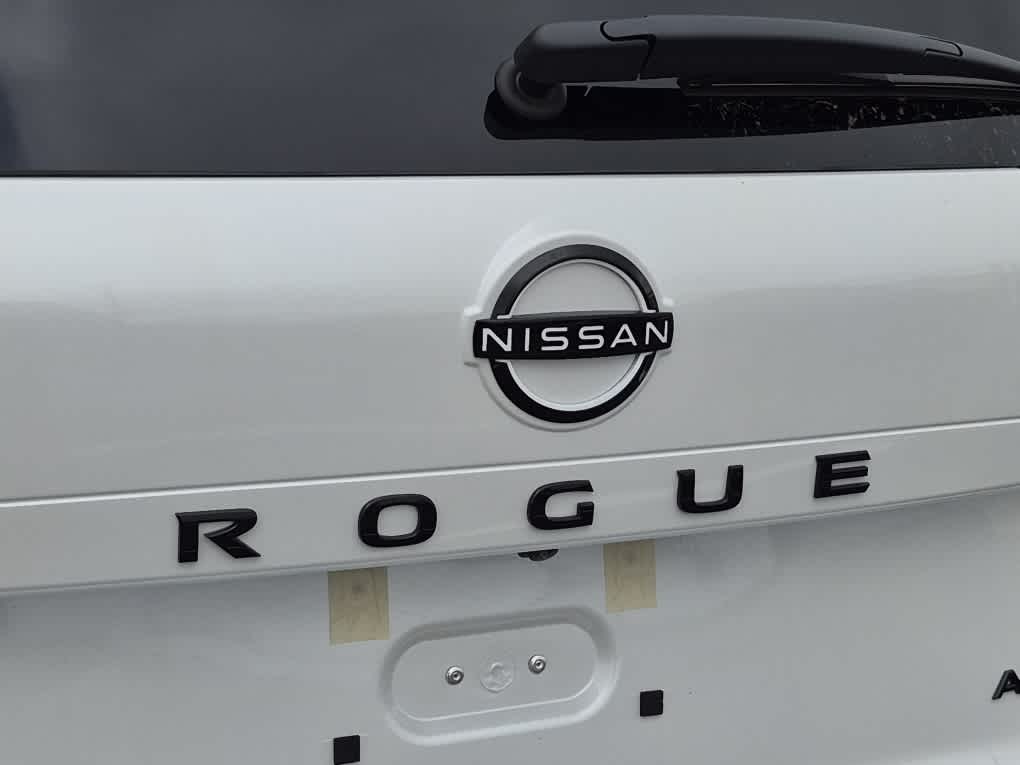 2026 Nissan Rogue Dark Armor - Everest White Pearl Tricoat exterior view 18