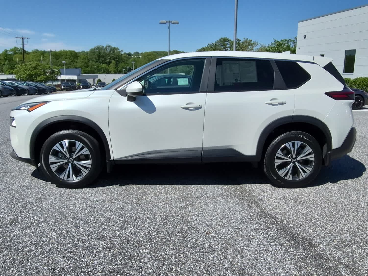2023 Nissan Rogue SV - Pearl White Tricoat exterior view 5