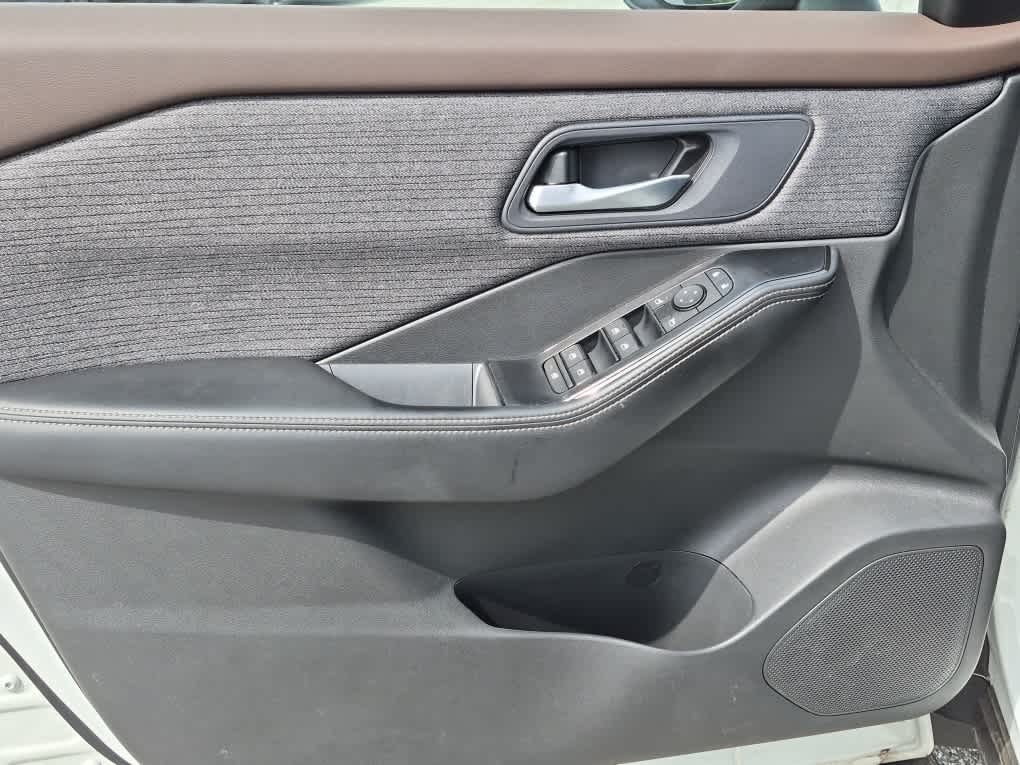 2023 Nissan Rogue SV - Pearl White Tricoat exterior view 9