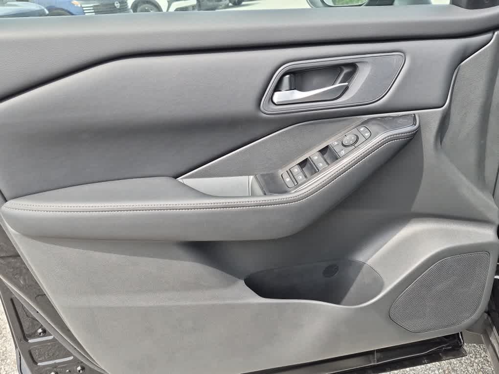 2026 Nissan Rogue SV - Super Black exterior view 9