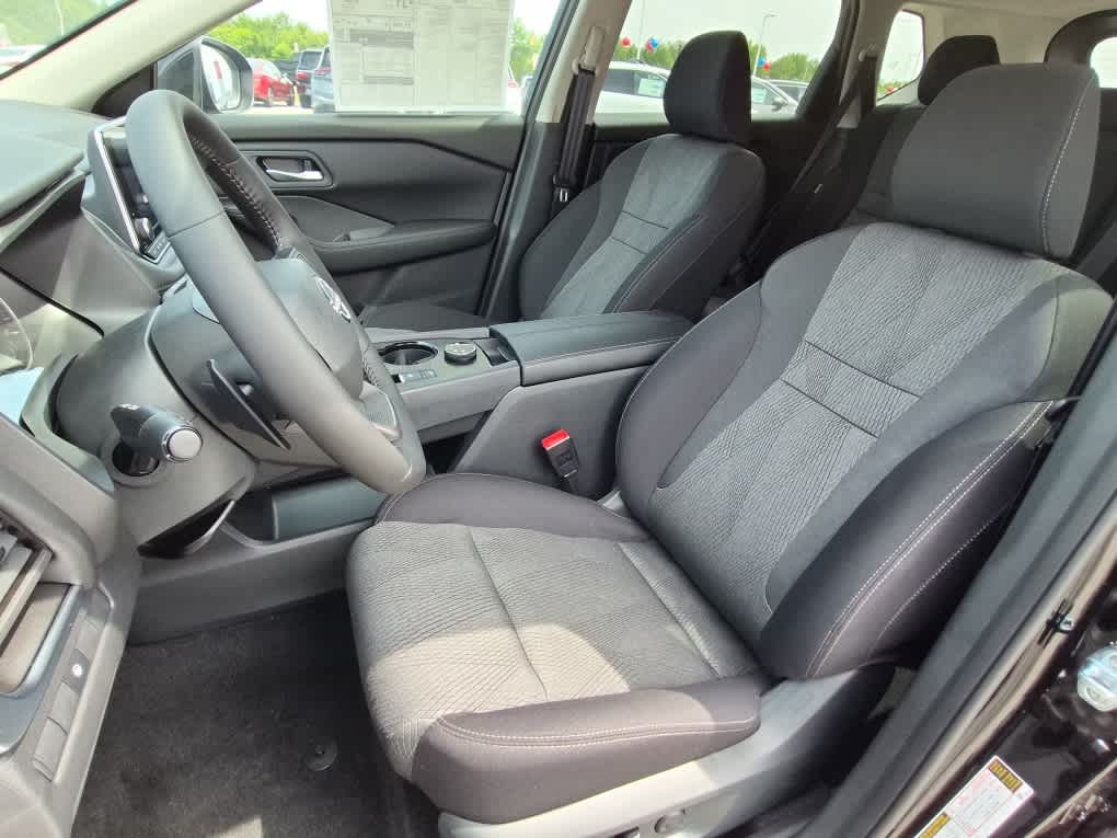 2026 Nissan Rogue SV - Super Black exterior view 10