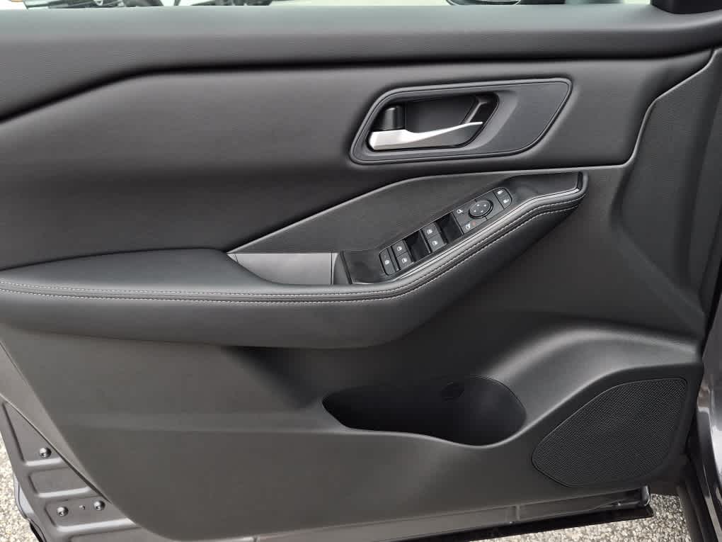 2026 Nissan Rogue SV - Gun Metallic exterior view 9